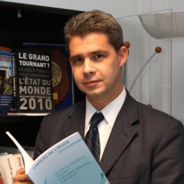 Monsieur est l'actuel directeur de L'IRSEM situ  l'cole militaire de Paris.
